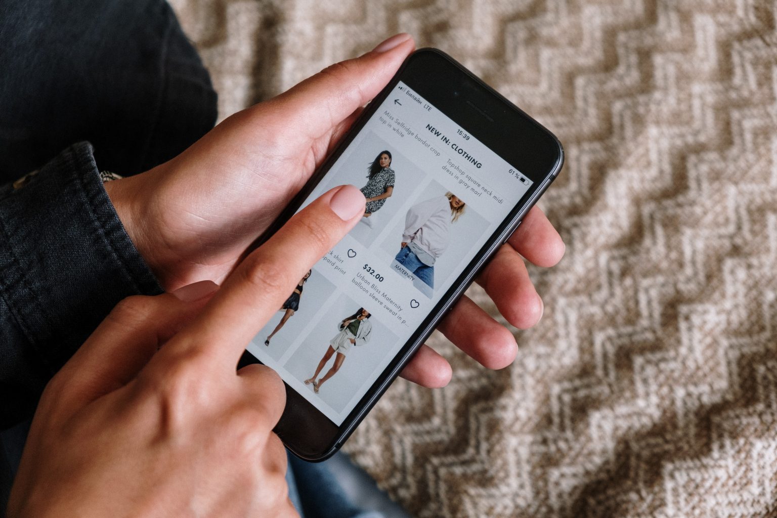 how to start an online clothing store