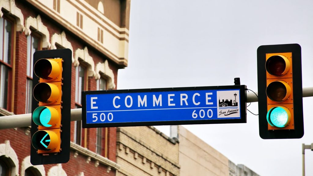 ecommerce and brick and mortar stores