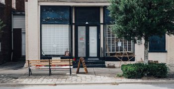 ecommerce and brick and mortar stores