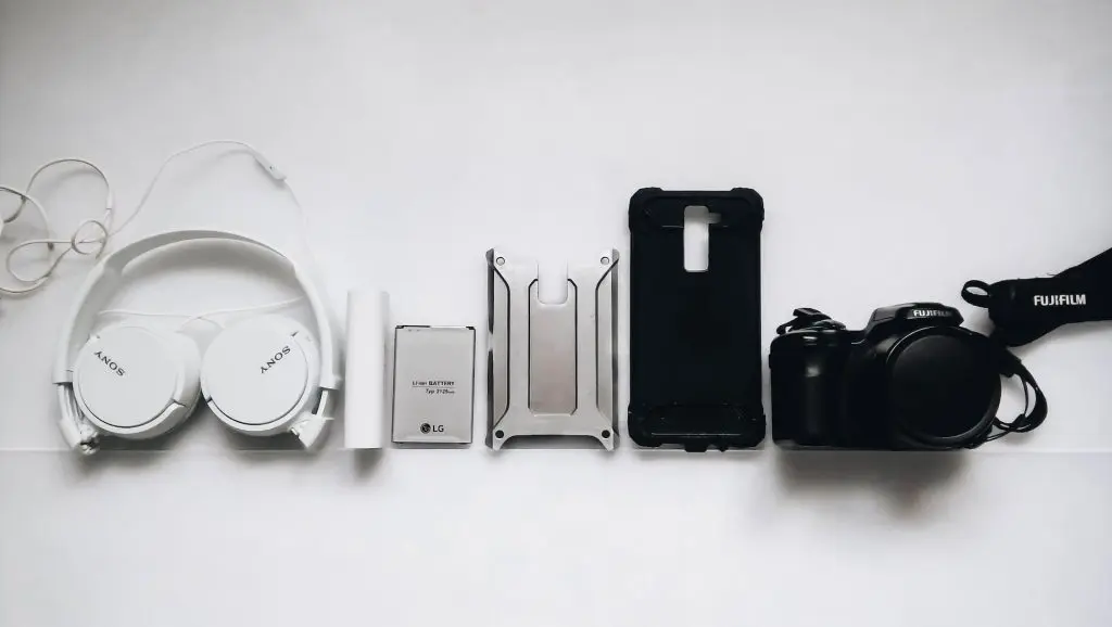 Best products to sell to high school students: 13 Categories with 39 products 5 tech gadgets