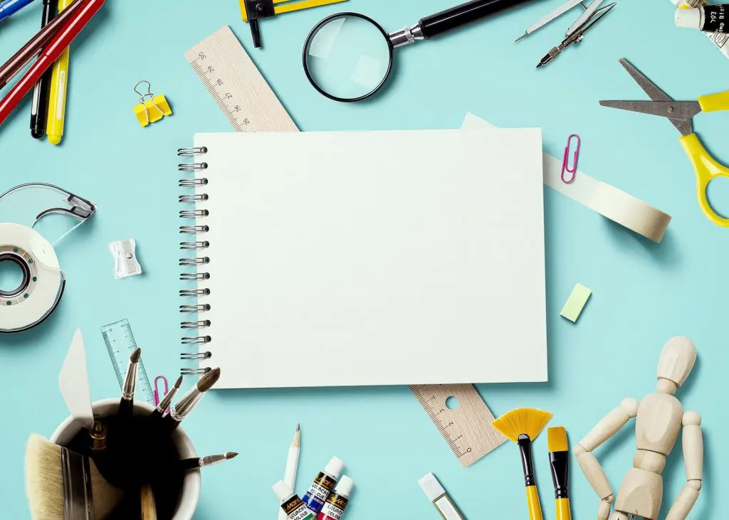 Best products to sell to high school students: 13 Categories with 39 products 2 stationery