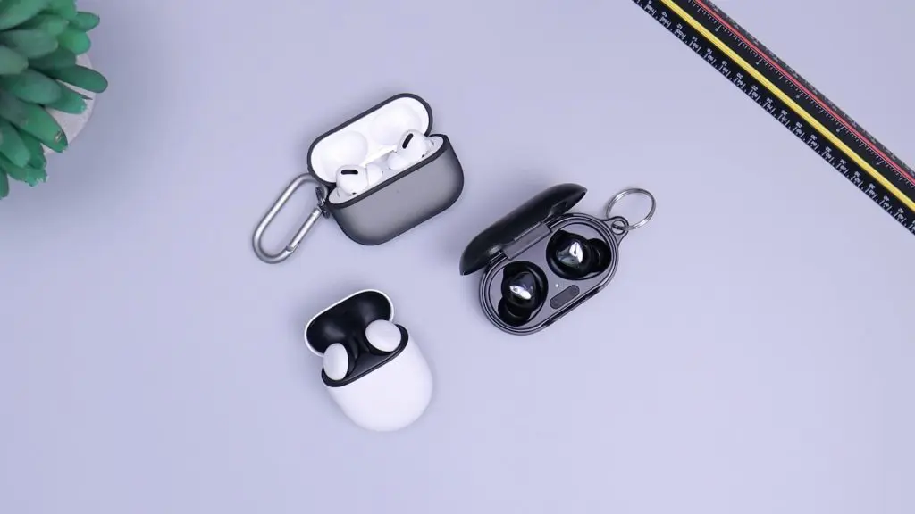 Best products to sell to high school students: 13 Categories with 39 products 4 earbuds