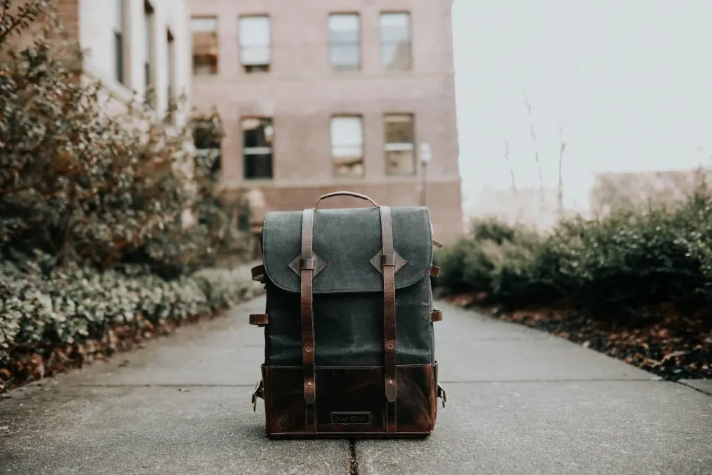 Best products to sell to high school students: 13 Categories with 39 products 1 backpack